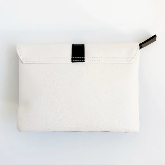 Diptyque Amenity Kit Bag from Business Class Qatar Airways - Picture 2 of 3